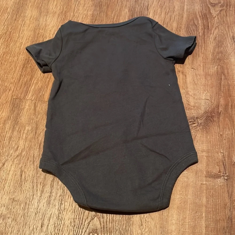 Cat & Jack 6 to 9 months onesie